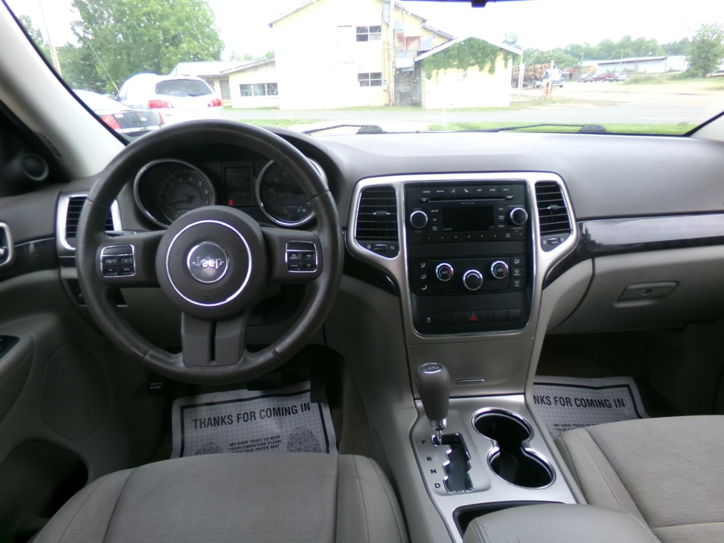 2011 Gray /Gray Jeep Grand Cherokee Laredo 2WD (1J4RS4GG4BC) with an 3.6L V6 DOHC 24V engine, 5-Speed Automatic transmission, located at 401 First NE, Bearden, AR, 71720, (870) 687-3414, 33.726528, -92.611519 - Photo#16